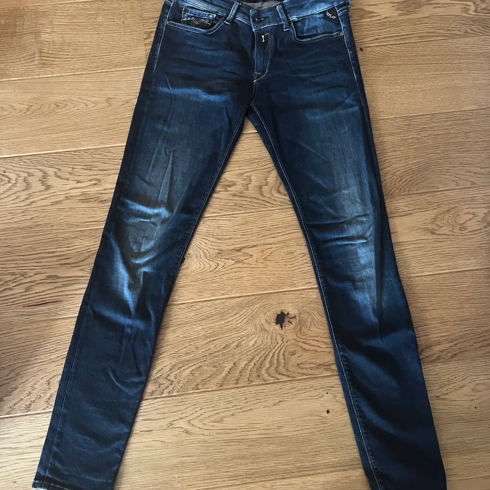 Lågmidjade replay jeans. Storlek 29/32. Superstretchiga. Nypris 1500kr. Jeans & Byxor.