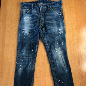 Dsquared2 Jeans - Använda en del, men inget märkvärdigt med dem, så de har ett bra pris.
