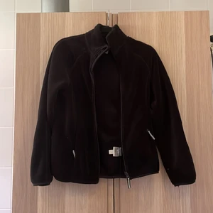 ROSETTI Ridning - Rid tröja i svart pile. Strl 146-152! Mjuk och skön aldrig använd.