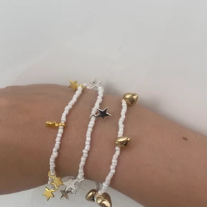 Utförsäljning armband  - Säljer dessa armband för 25kr st och gratis frakt💕 eller köp 3st för 35kr och gratis frakt 