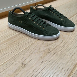 William strouch skor  - Säljer ett par William strouch Manchester skor. ENBART ANVÄNDA 1 GÅNG! Passar inte priset så kom med ett förslag, har du fler frågor så tveka inte på att höra av dig!