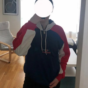 Vintage tröja - En jättefin tröja/jacka från märket Bagheera, köpt för x antal år sedan med tyvärr inte kommit till användning. Är du intresserad eller vill ha mer bilder tveka inte, jag finns i chatten:) pris kan diskuteras!