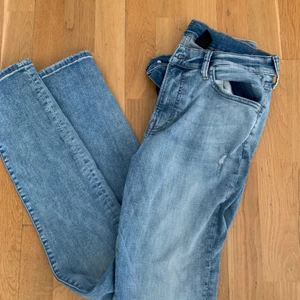 Jeans  - Snygga jeans som är i ett bra skick. Köparen står för frakt 