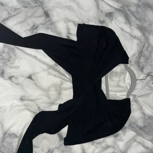 Snygg blus! - Sååå himla snygg blus, trust me ser 1000 gngr snyggare ut irl. Det gör typ ont i själen att sälja den men måste rensa min garderob.