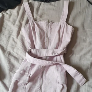 Jeans dress - Klänning från Hm, överdelen stänger inte på större bröst