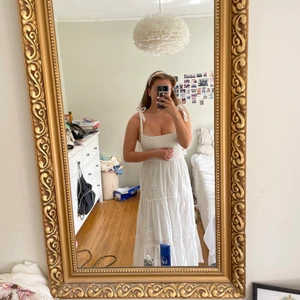 Långklänning från zara  - Såå fin långklänning från zara i storlek xs men passar s och m också då den är stretchig längst upp 🌞🌞 perfekt till i sommar 