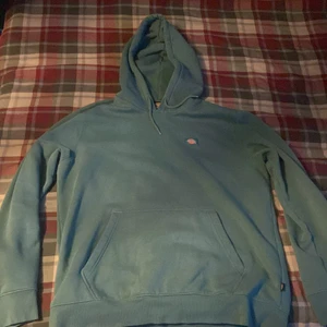 Dickies hoodie - Bra skick. Storleken är XL men känns som L
