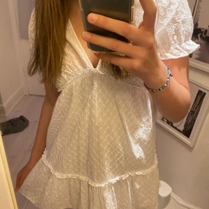 Zara klänning💗 - Såå fin zara klänning från förra året💗 knappt använd så toppen skick! säljer för 300❤️