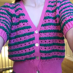 Stickad Sommartopp - Säljer denna!! Buda från 150kr💋 nypriset är 399🤩 storlek: S