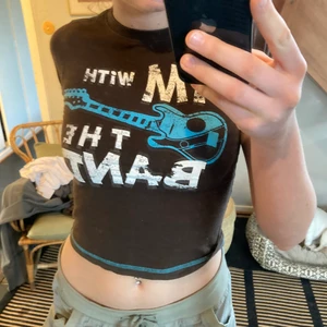 Baby tee 💕 - As söt ”baby tee”, fett fin topp med fett gulligt tryck ! Köparen står för frakt 💕💕