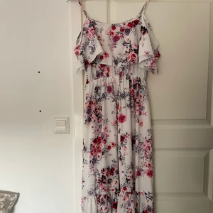 Långklänning  - Superfin långklänning från JFR! Aldrig använd. Onesize men passar XS-L.  Kan skickas om köparen står för frakten😊