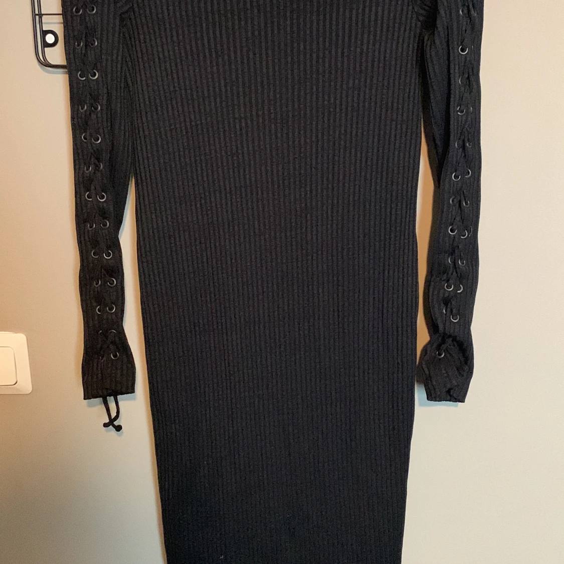 Svart H&M klänning strlk S 