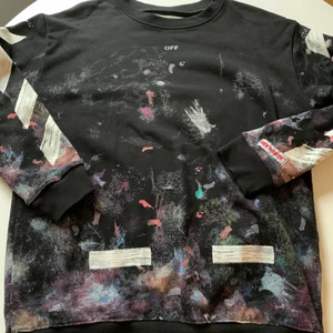 Sweatshirt off-white - Bra skick, som synes på bilderna. Stl L