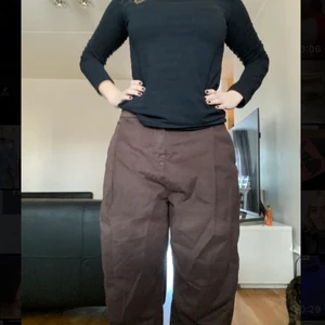 Bruna kostymbyxor  - Jätte coola kostymbyxor köpt på nakd. Har inte kommit till användning ❤️