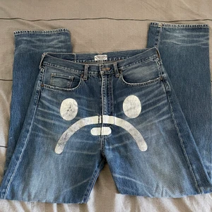 Bape jeans - Läskigt feta bape jeans i strlk M. Lär va svårt o hitta andra i denna storlek i Sverige och även att ta hem från utlandet för bättre pris med tanke på till och frakt oså. Säljer då dem var lite för långa på mig. Skriv så löser jag mått eller fler bilder. Köpare står för frakt. 