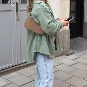 Grön Skjortjacka Weekday - Grön skjortjacka inköpt förra året från Weekday, sparsamt använd!