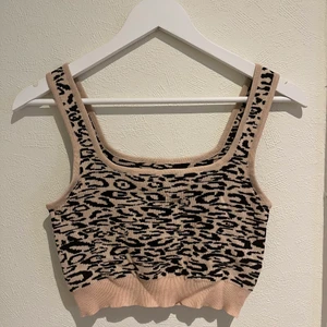 Linne från Shein - Köpte ett linne från shein förra sommarn men den har tyvärr aldrig kommit till användning, så nu tänkte jag sälja den istället 