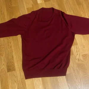 Tröja  - En skitsnygg tröja utan märke 😊. Aldrig använd, skick 10-10