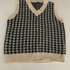 Snygg väst  - Säljer min fina väst 