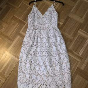 Superfin klänning från Gina Tricot. Säljes pga för liten. Använd 1 gång! ✨✨