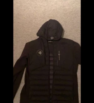 Sail racing jacks  - Säljer min sail racing jacka som är för liten för mig. Öppen för byten!!!!