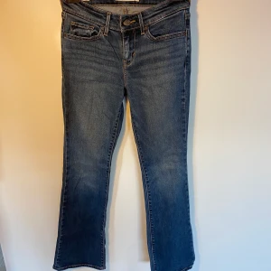 Levi’s jeans - Blåa levi’s jeans bootcut 715