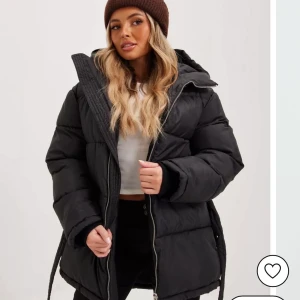 Nelly jacka stl 36 - Säljer min Precious Puffer Jacket från Nelly, köpte förra året men den är som ny, köpte den för 799kr. Men det går att buda om du är intresserad! 
