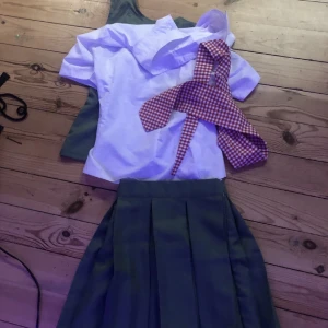 Himiko yumeno cosplay  - Säljer min himiko yumeno cosplay i storlek s-xs! Har inte används så mycket. Kommer utan peruk, kan mötas upp eller skickas 