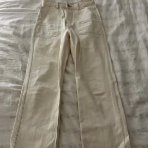 Weekday jeans  - Ljusa jeans från weekday. Använd endast fåtal gånger. Säljer på grund av en liten storlek
