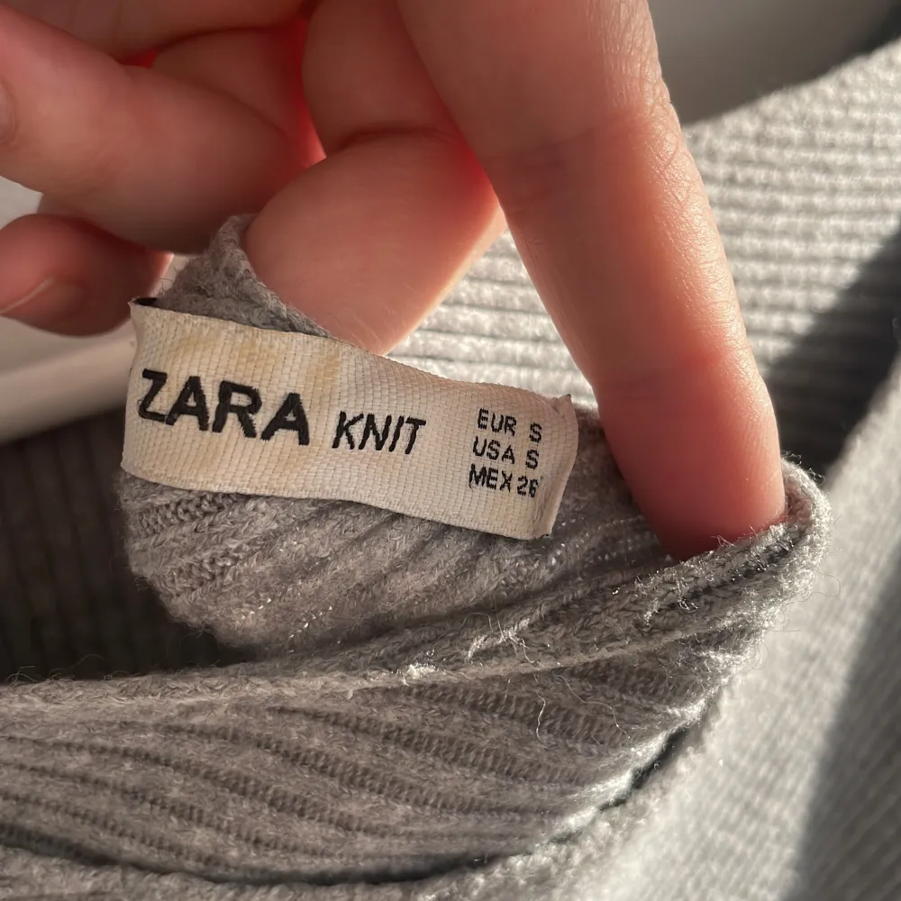 Ribbad tröja ifrån Zara! 🤍. Tröjor & Koftor.