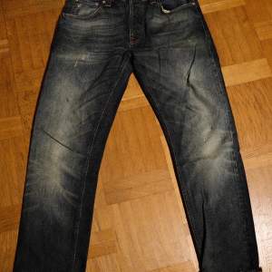 Säljer Nudie jeans är i bra skick. Stolek 31/32