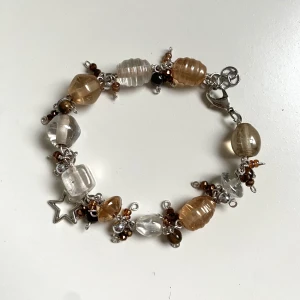 Handgjort armband - Handgjort armband :) frakten kostar 13 kronor!