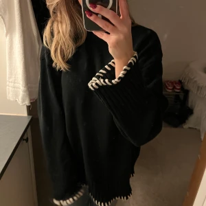 amalie star x NAKD tröja  - Jättefin tröja från amalie stars collab med NAKD 💓 den går också att ha som klänning om man är lite kortare 🫶(tryck inte på köp direkt tack)