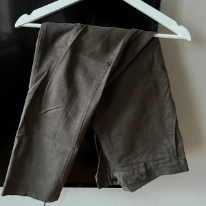 Tiger of Sweden byxor Strl 30/32 - Säljer dem här då jag inte använt dem på ett bra tag… mjuka och sköna men ändå classy liksom🤷‍♂️ tapered passform!