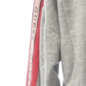 GUESS Hoodie  - Säljer en Hoodie från GUESS i mycket fint skick. Stl M