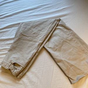 Beiga jeans - Aldrig använda!! Från Lindex! Är i väldigt fint skick. Är i barn storlek