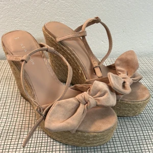 Sandaler med klack  - Jätte fina högklackade från New Look storlek 37 💗