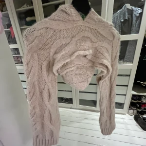 Stickade ärmar med luva - Stickade offwhite ärmar med luva från Zara❤️ 