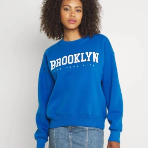 Sweatshirt  - Sweatshirt från gina. Bra skick!