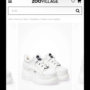 Buffalo skor - Använda 1 gång helt nya Buffalo skor i ny skick ord:pris 2000 säljs för 950kr snygga passar till allt riktigt bra pris för dessa skorna då dem vara är använda en gång och är som nya 💕köparen står för frakt💓