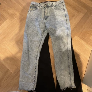 Mom jeans - Stretchiga mom jeans i gott skick!  