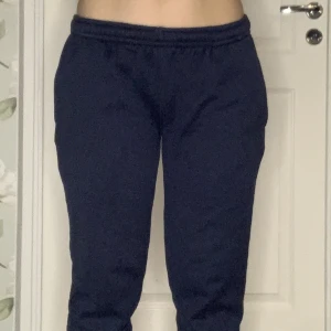 Mjukisbyxor tribute - Fina mjukisbyxor från tribute, som tar fram ens kurvor:)