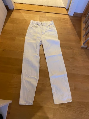 Weekday jeans - Helt nya weekday jeans. Aldrig använda. Stl W25 L32.