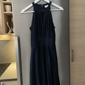 Fin mörkblå balklänning  Storlek 36 Använd 2 gånger  