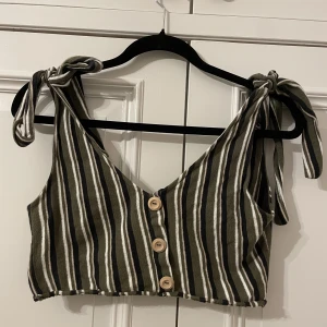 Randig topp från pull&bear  - Randig topp från pull&bear i mycket bra skick. Supersöt. 