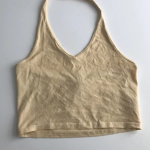 Sommar topp  - Detta är en fin och skön sommar topp. Den har bara använts 2 gånger. Väldigt skön när det är varmt.