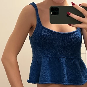 Zara topp - Blå stickad linne från Zara, mycket skön och fin. 100kr+frakt