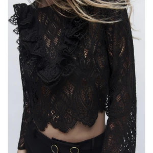 Topp från Zara - Jätte fin topp från zara som jag precis köpt. Prislapp och allt kvar, aldrig använd❤️