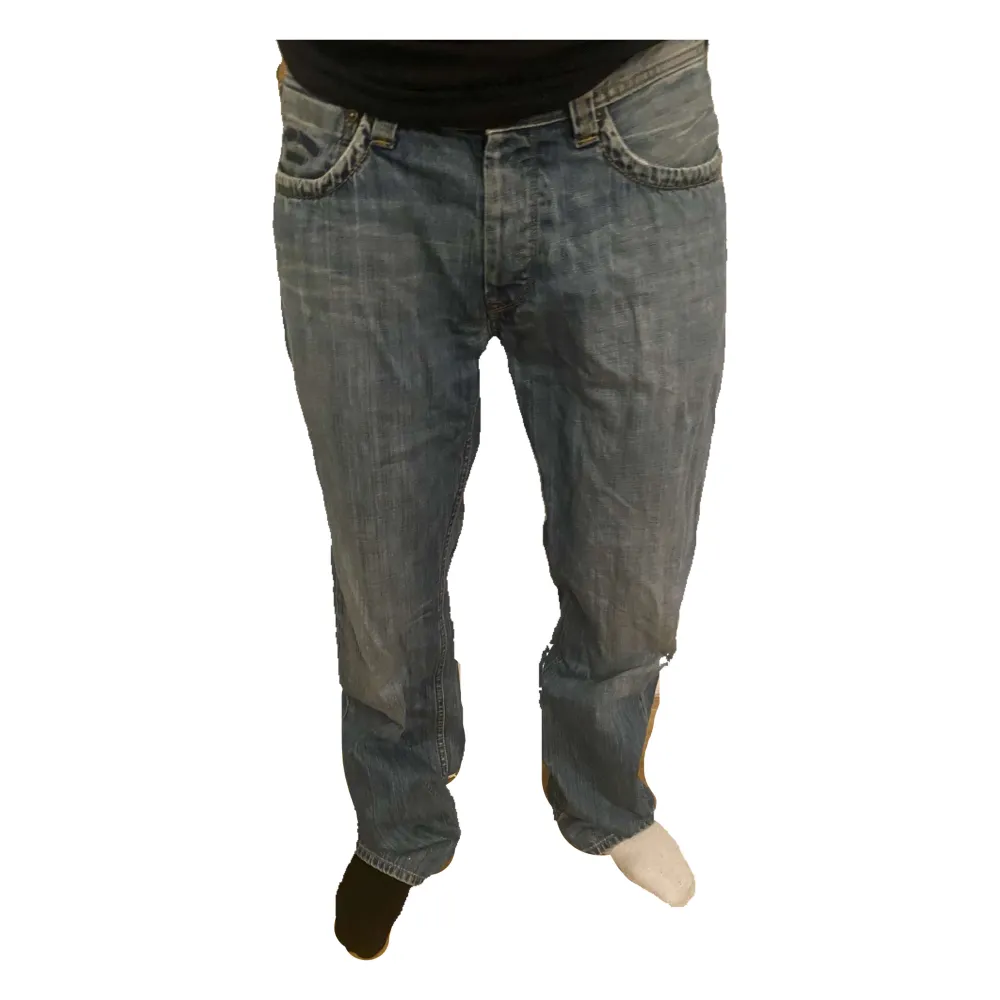 säljer dessa jättefina jeansen från pepe,, dom är i fint skick dock är det lite slitage vid hälarna!! . Jeans & Byxor.
