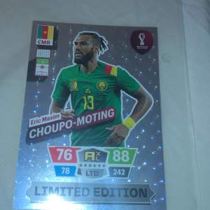 Säljer min Choupo-Moting stort fotbolls kort LTD= Limeted edition anledning: köp snälla 